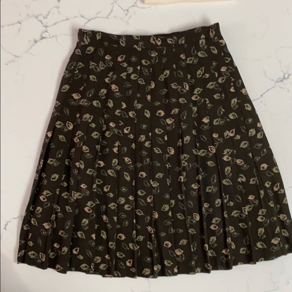 Ann Freedberg designer pleated skirt - olive & tan colors primarily